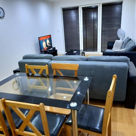 Max'Em Lexington Luxury Apartment Слау Екстериор снимка
