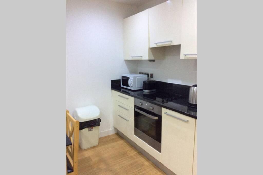 Max'Em Lexington Luxury Apartment Слау Екстериор снимка
