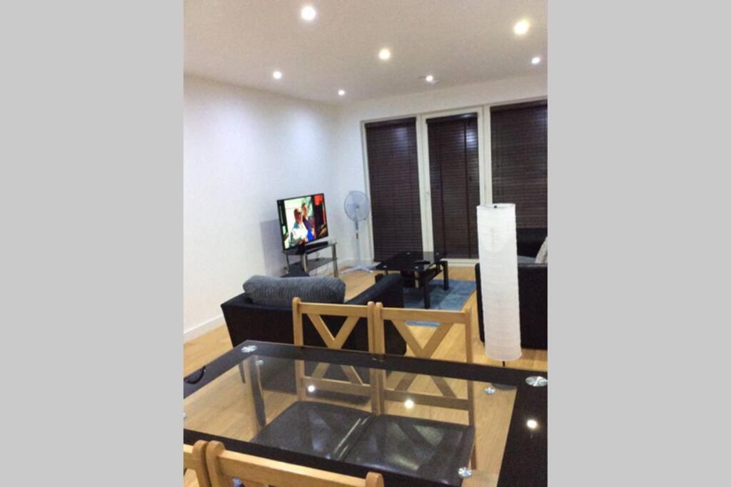 Max'Em Lexington Luxury Apartment Слау Екстериор снимка