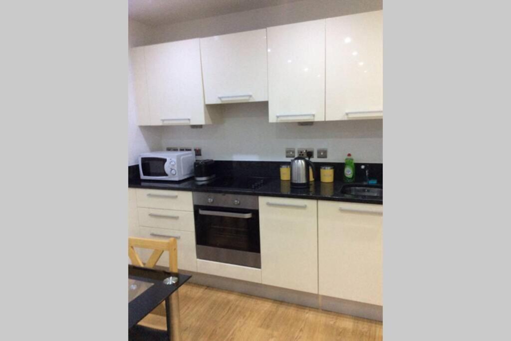 Max'Em Lexington Luxury Apartment Слау Екстериор снимка